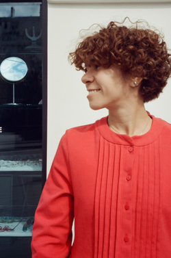 Платье с защипами на груди из красного хлопка-твил