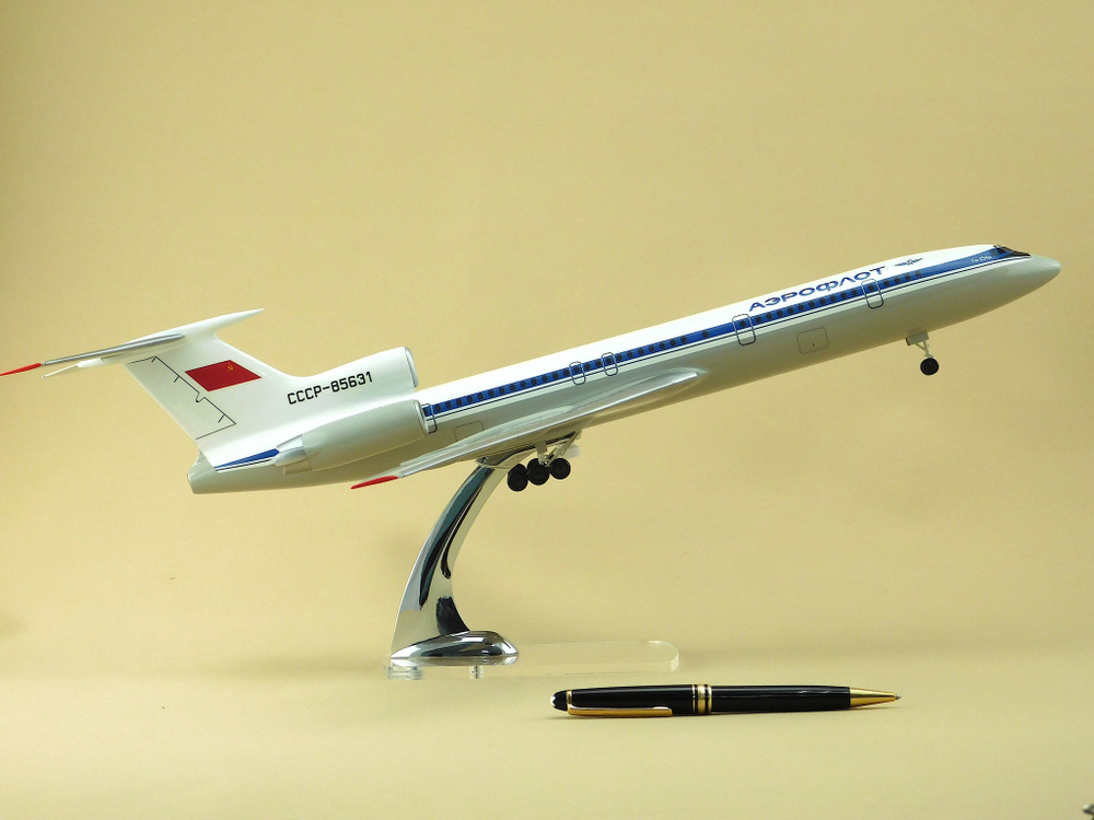 Модель самолета Ту-154М (М1:100, Аэрофлот СССР-85631, шасси)