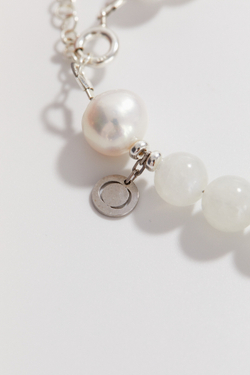 Браслет I AM THE ALTAR из лунного камня