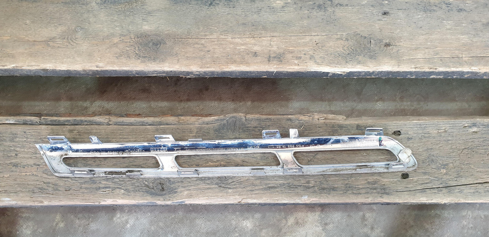 Молдинг решетки радиатора Mercedes GL GLS (X166) 15-19 Б/У Оригинал A1668881985