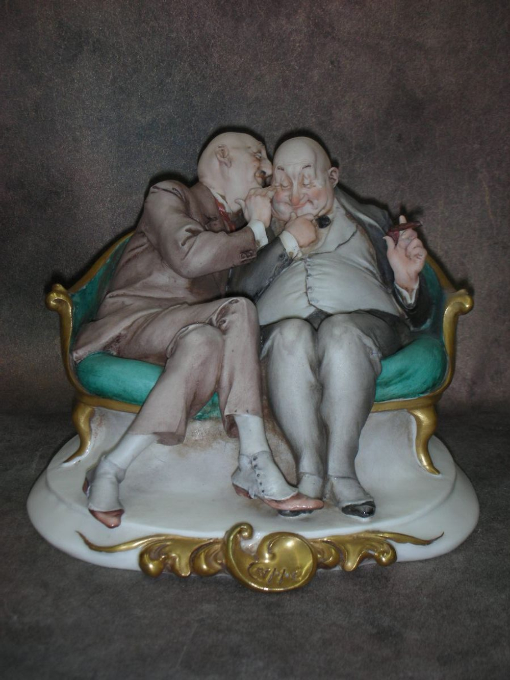 Статуэтка. Фарфор. Сплетники. Capodimonte. Италия
