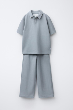 ZARA КОМПЛЕКТ ИЗ ФУТБОЛКИ И БРЮК, ЖЕМЧУЖНО-СЕРЫЙ