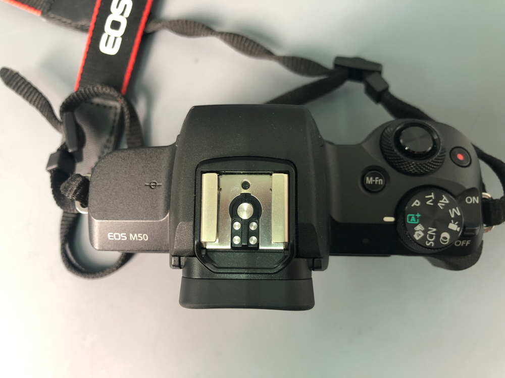 Canon EOS M50 Kit 15-45mm STM, 1000 кадров пробега.