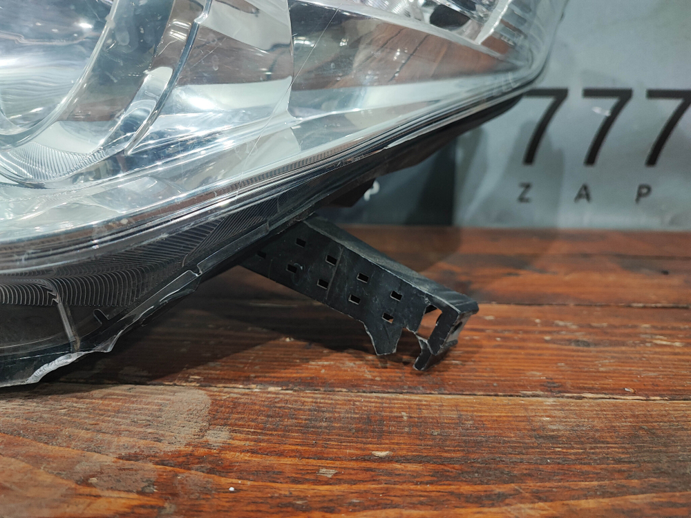 Фара левая Toyota Land Cruiser Prado 150 09-13 Б/У Оригинал 8117060E00