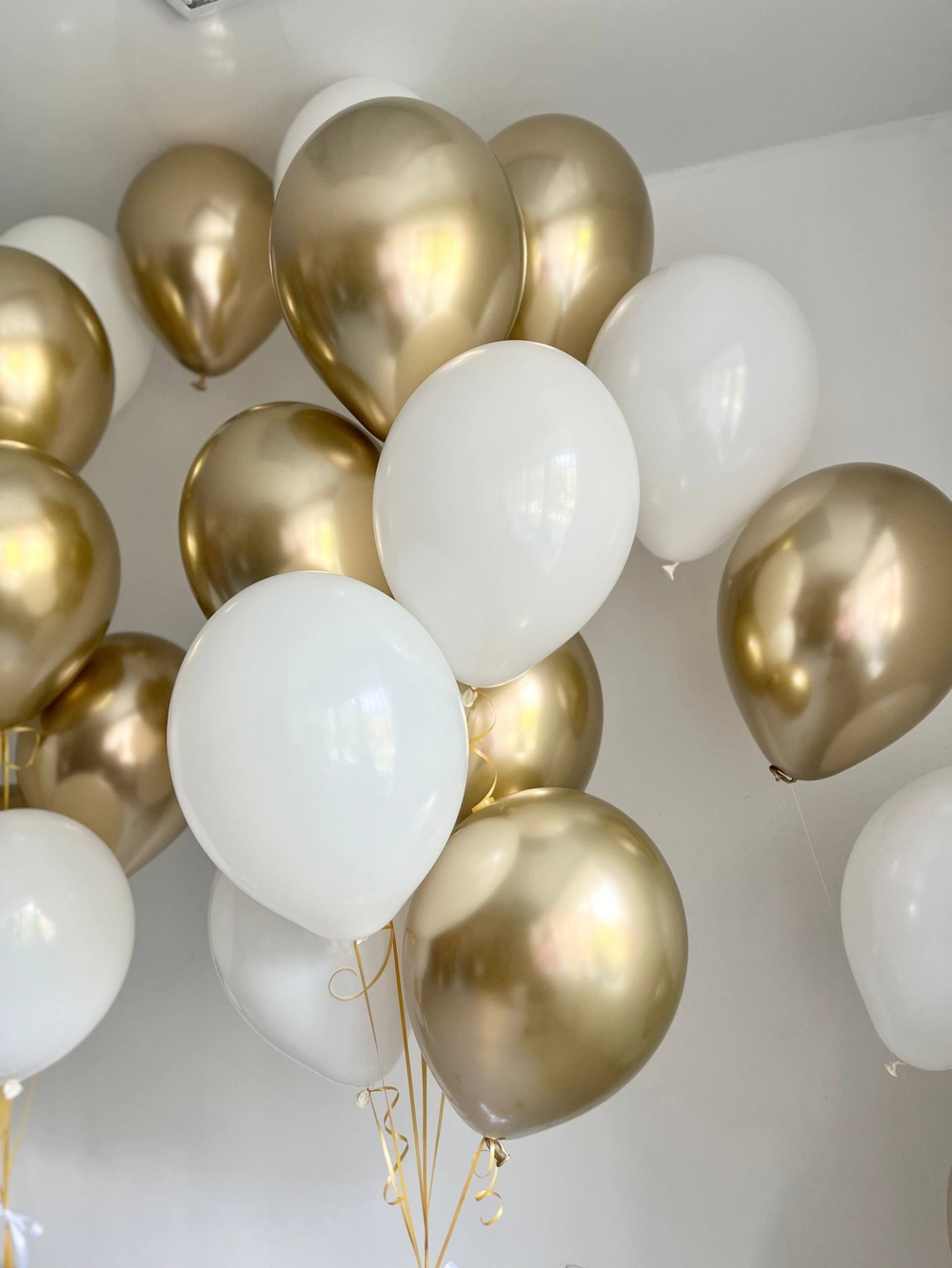 Арка из шаров на леске хром золото/белый №3542