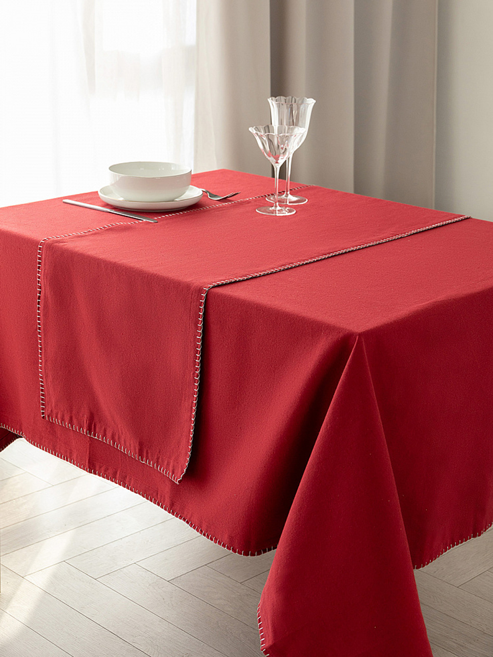 Раннер DeNASTIA Holiday вышивка серебром 35x160, красный