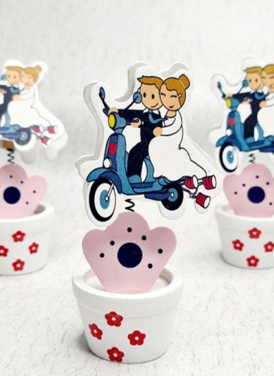 Сувенир - держатель с прищепкой "Молодожены " деревянный, 1 штука