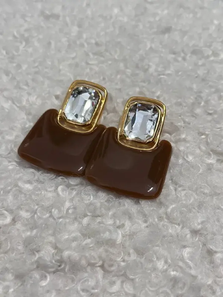 Серьги с камнем и коричневым литьем