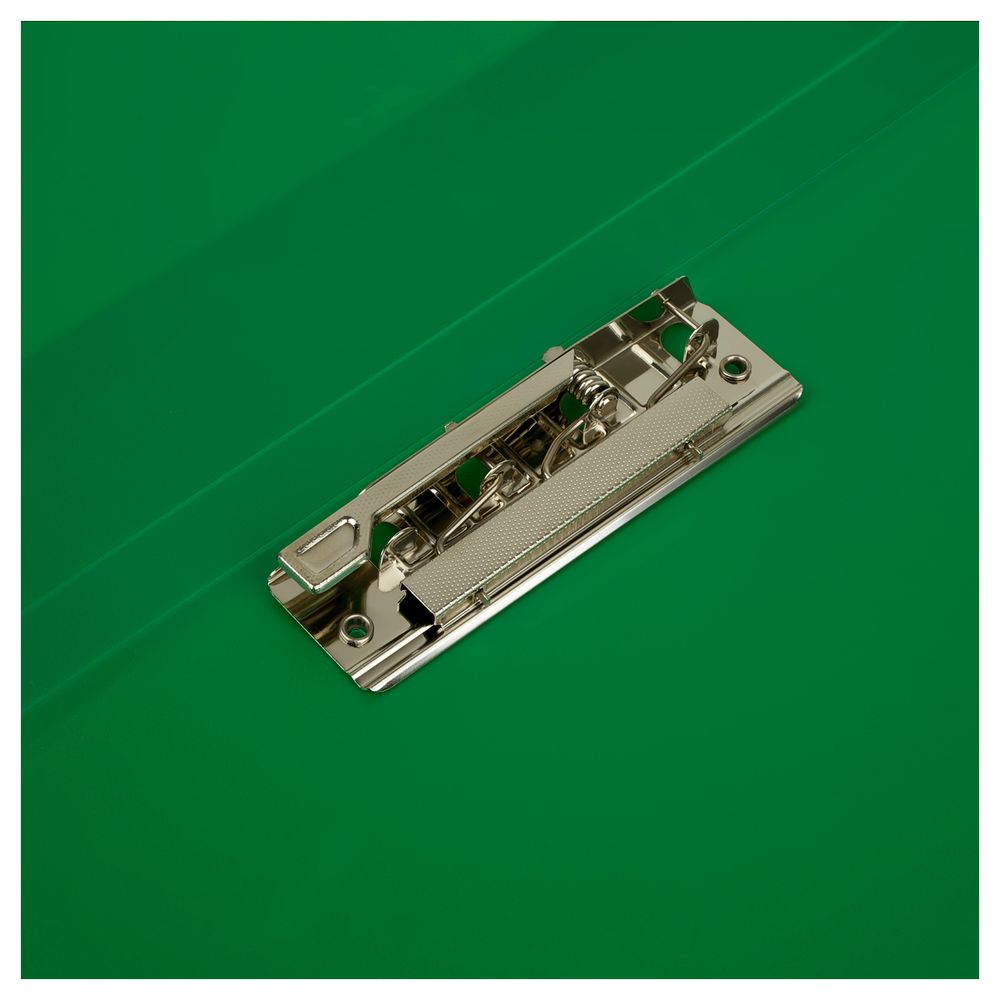 Папка с зажимом Стамм Стандарт, 700мкм, корешок 17мм, зеленая, внутренний карман