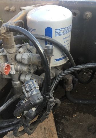 Кран осушителя МАН ТГА (4-х контурный) AE4613