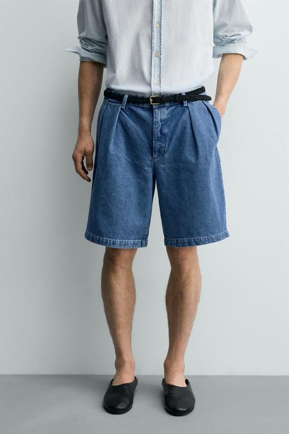 ZARA ДЖИНСОВЫЕ ШОРТЫ RELAXED FIT С ЗАЩИПАМИ, СИНИЙ