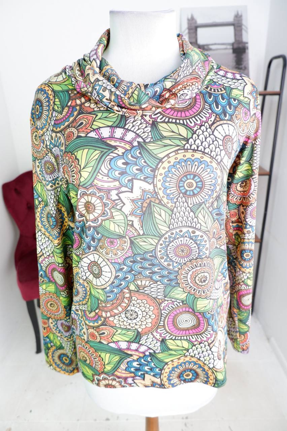 Блузка пестрая, визуально на 50/52 размер