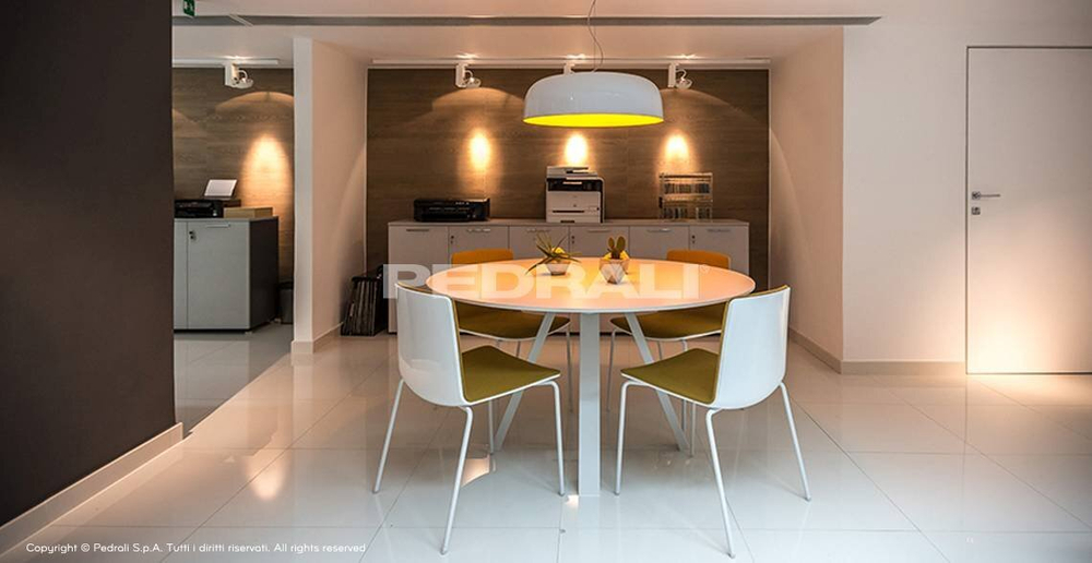 Стул с мягким сиденьем Pedrali Noa, белый, синий