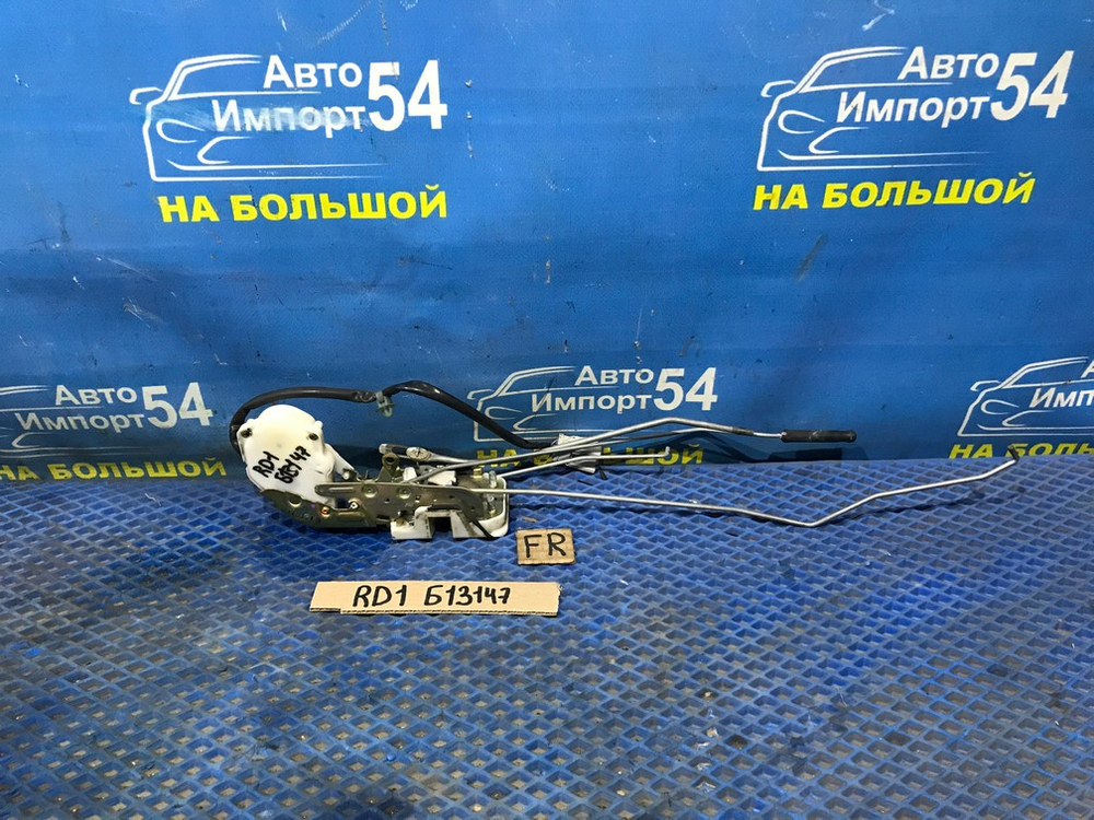 Замок двери передней правой Honda CR-V 1995-2001