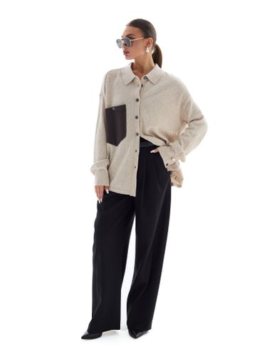 Бежевая кашемировая рубашка с контрастным карманом