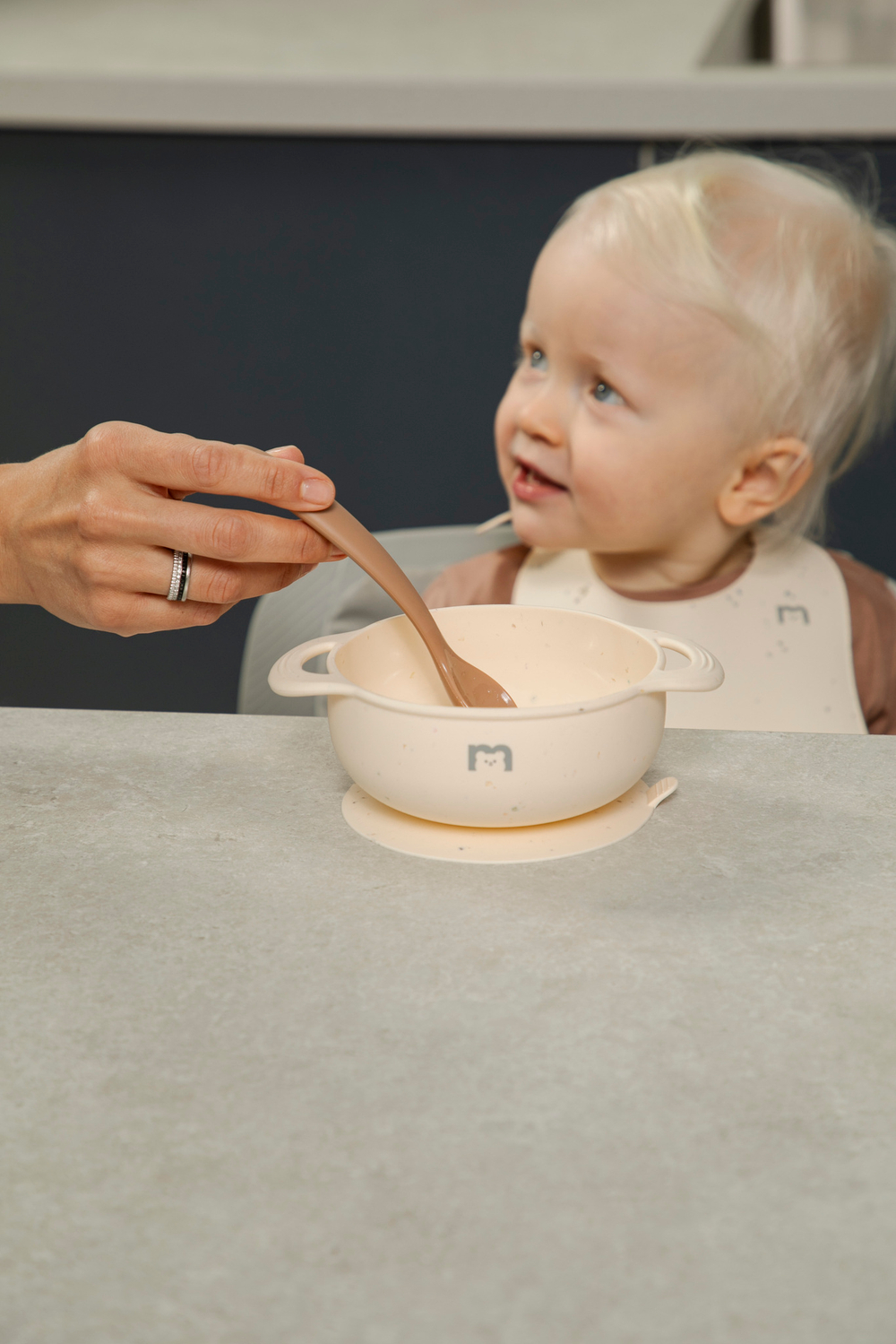 Набор посуды для детей - миска и ложка CONFETTI (hazelnut)