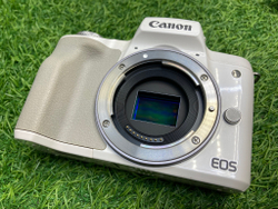 Canon EOS M50 Kit 15-45mm 3.5-6.3 IS STM