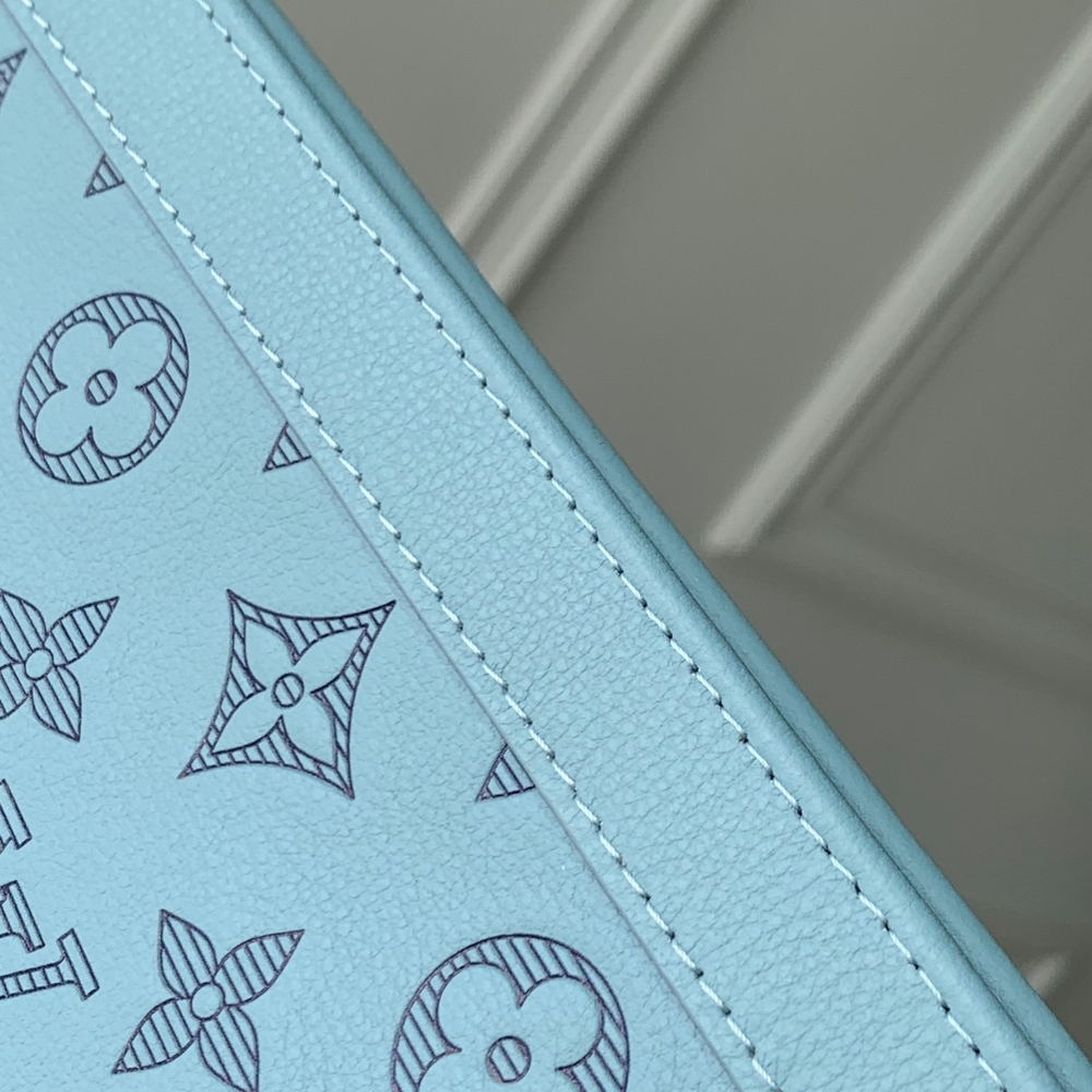 Louis Vuitton Pochette Voyage MM