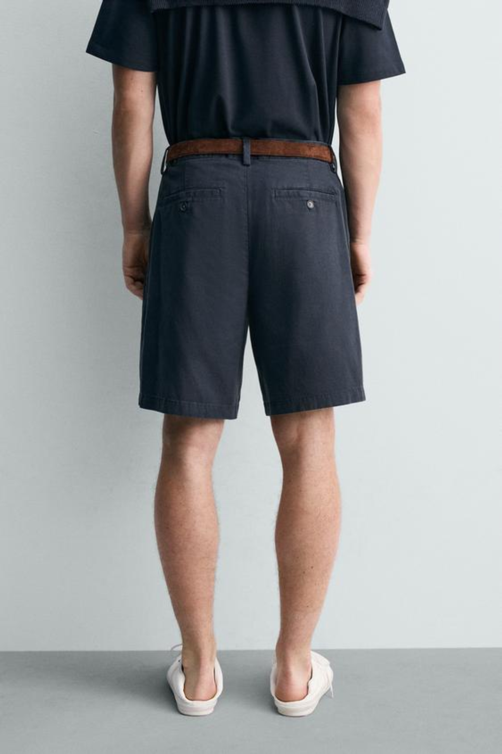 ZARA ШОРТЫ REGULAR FIT СО СКЛАДКАМИ, МОРСКОЙ СИНИЙ