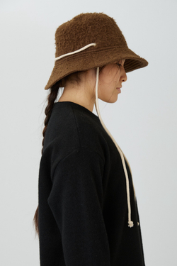 Панама из коричневой шерсти с ворсом
