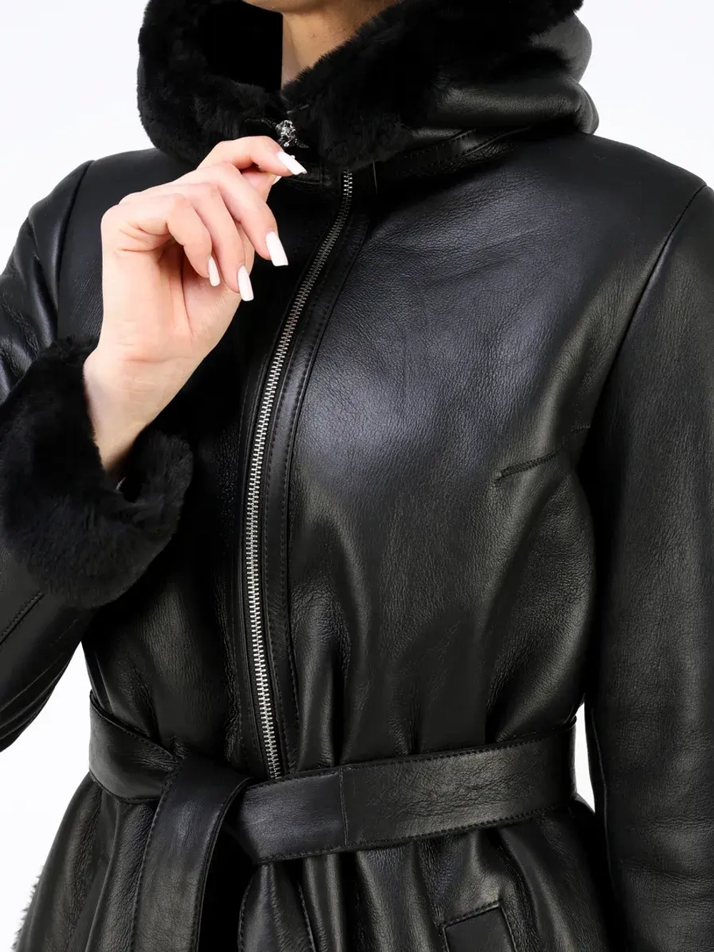 Дубленка зимняя натуральная с капюшоном