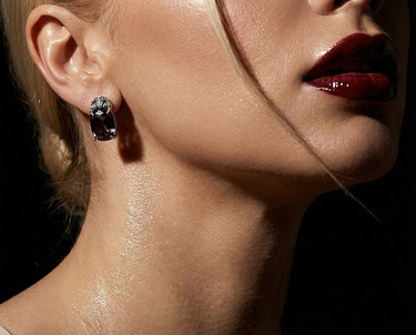 Глубина «Гололеда»: как усилить лук с серьгами в дымчатых тонах 🌑✨