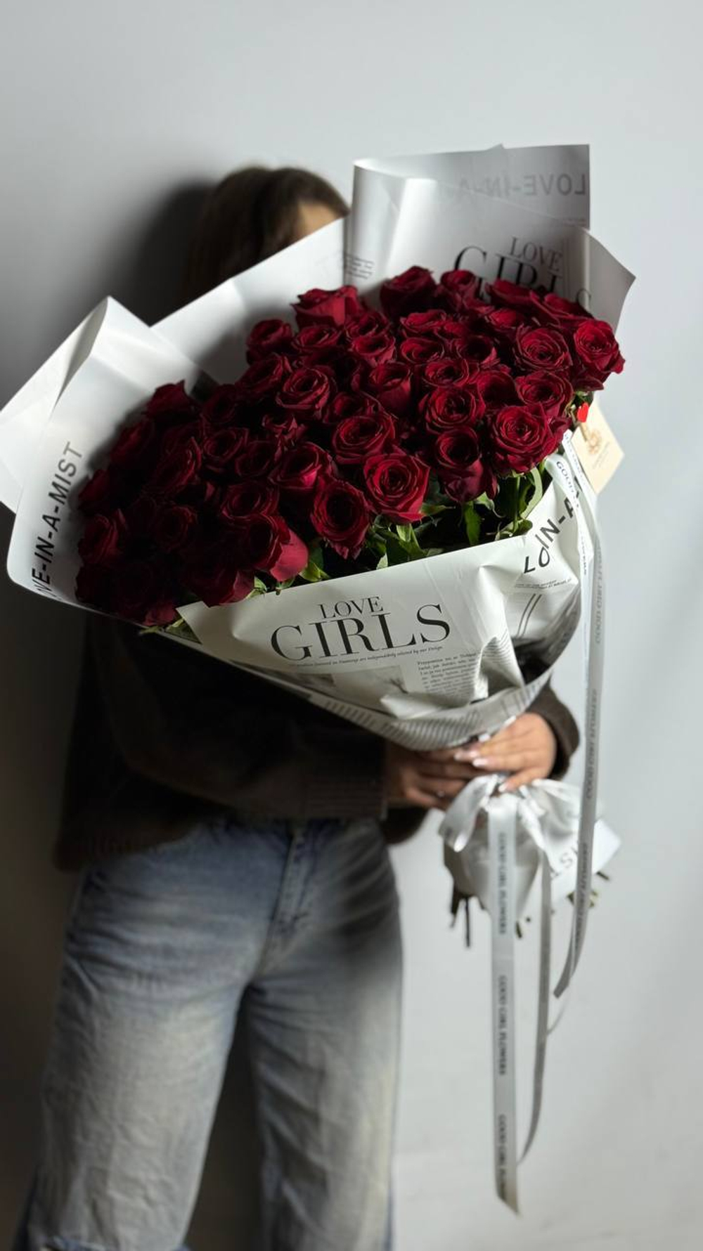 Букет из алых роз