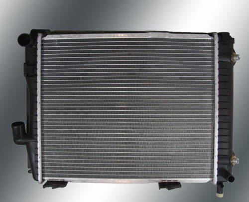 Радиатор охлаждения Mercedes E-Class W124