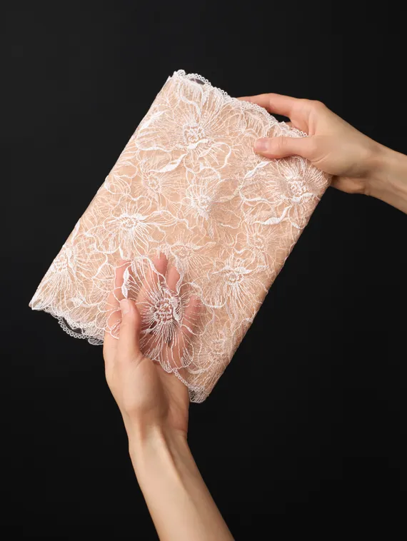 05-172 Вышивка на неэл. сетке 25 см, телесный/айвори 004