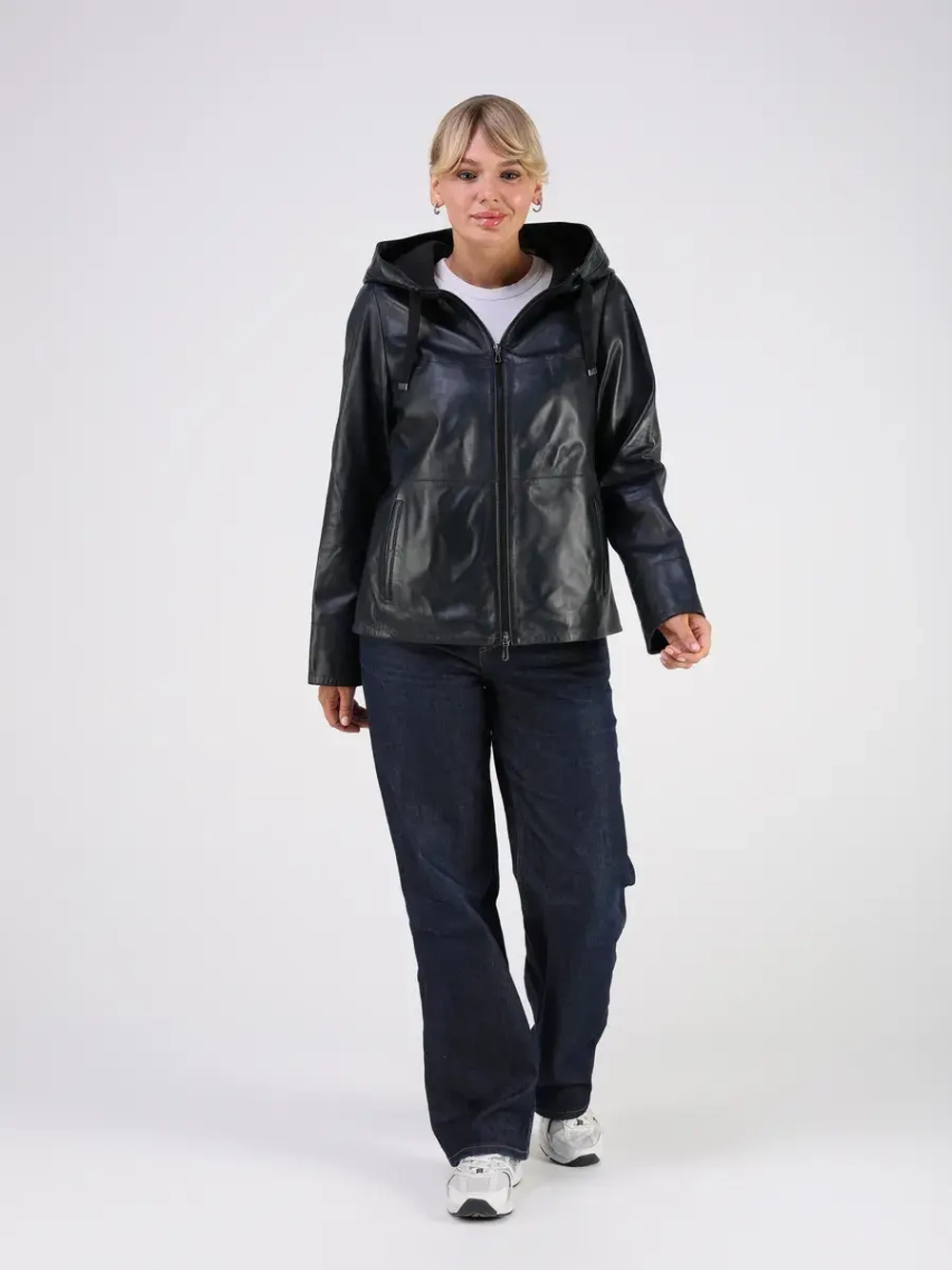 Кожаная куртка демисезонная с капюшоном