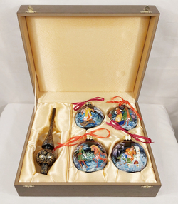 Сувенирный набор из 4-х новогодних шаров и наконечника с ручной росписью Палех