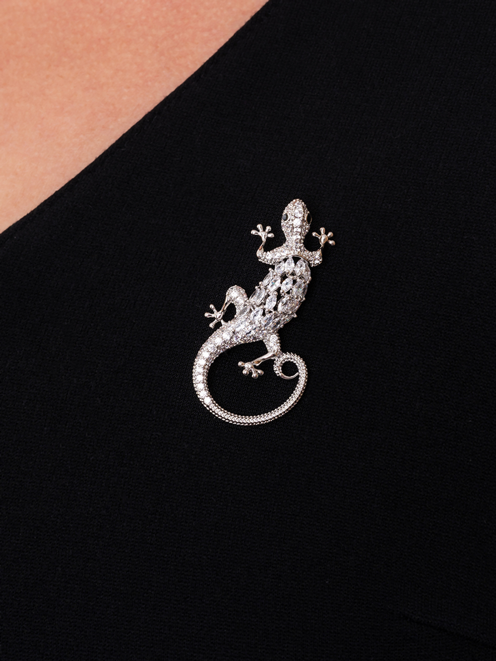 30063200 Брошь Selena