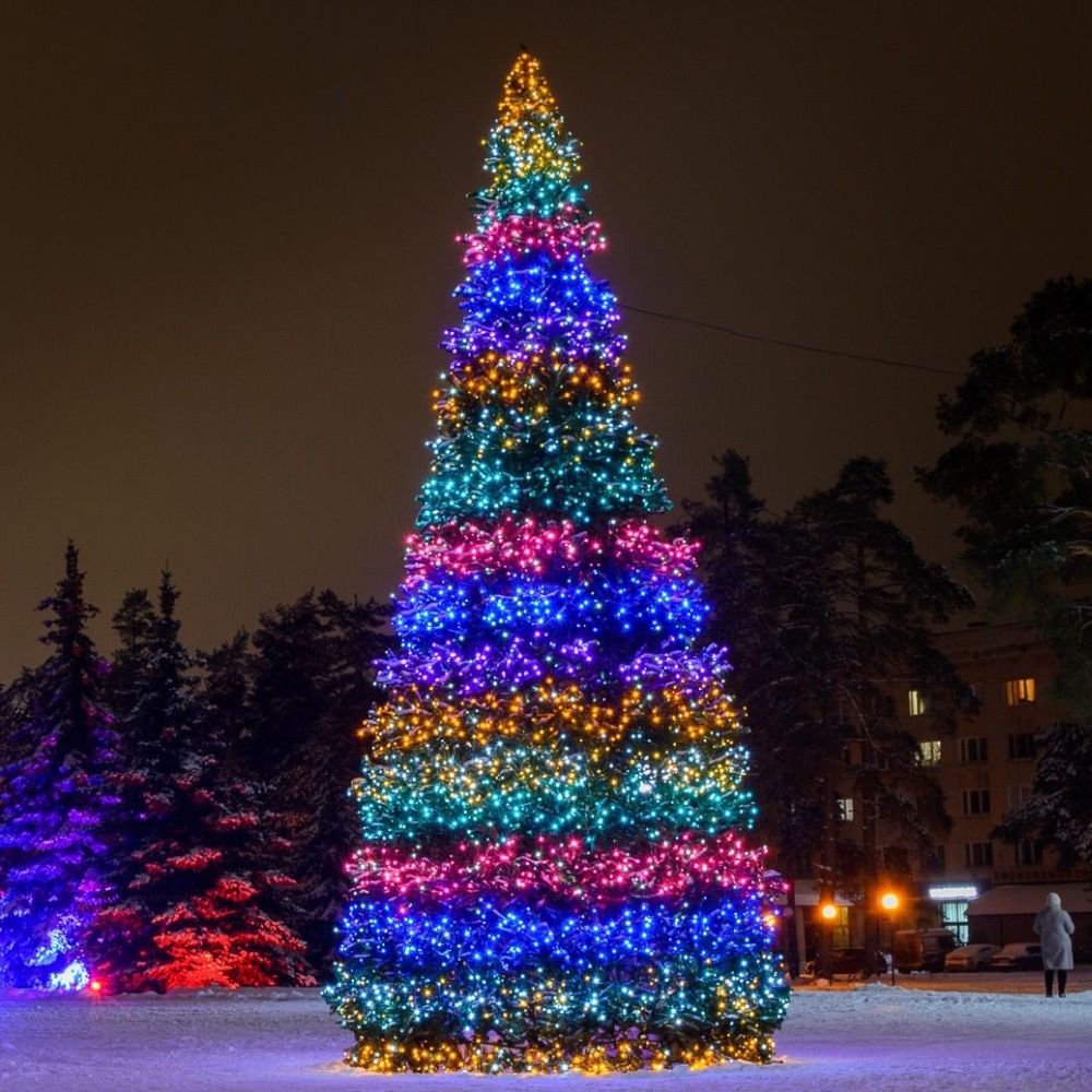 Светодинамическая елка каркасная - встроенная гирлянда: цветная -"Уральская" высота от 4 до 30 м
