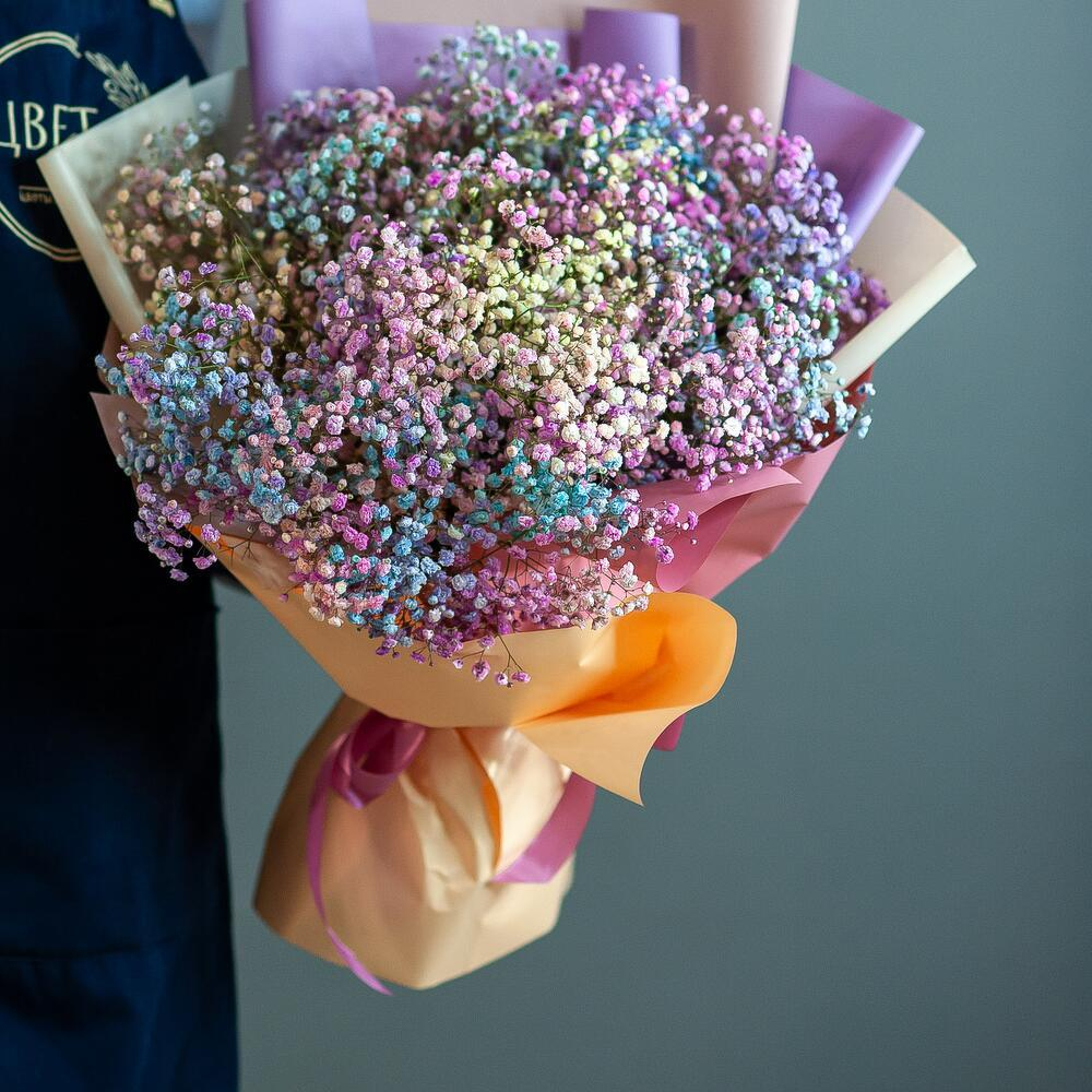 Букет из радужной гипсофилы