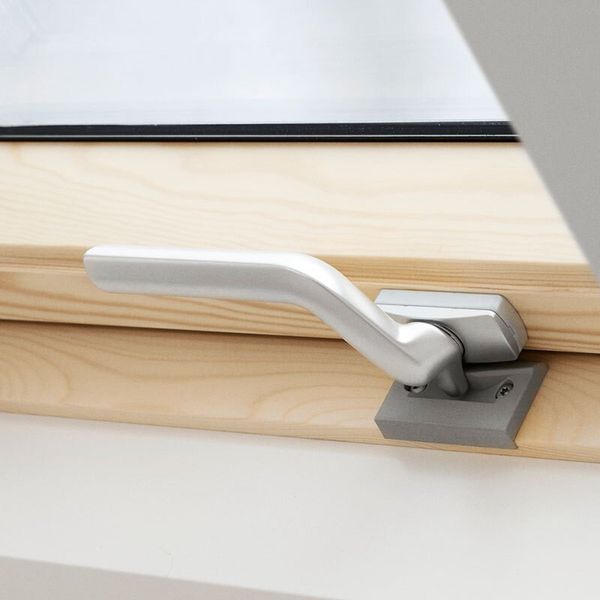 Нижняя ручка для мансардного окна VELUX