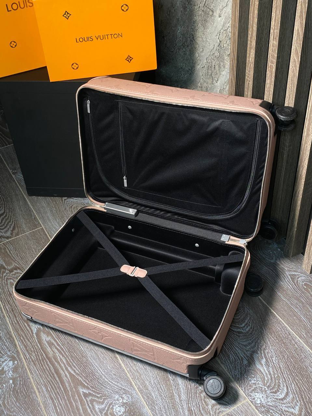 Чемодан Louis Vuitton, арт. 697470