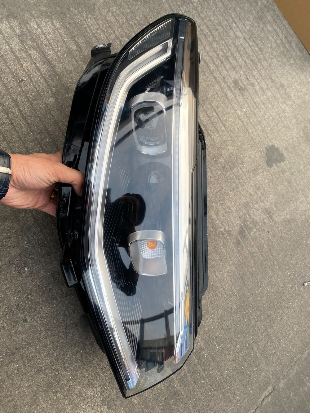 LED фары высокого класса (линзовые) Volkswagen Bora 2023, оригинал
