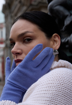 Перчатки голубые с бежевой окантовкой