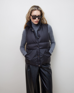 Жилет пуховый из итальянского нейлона черный