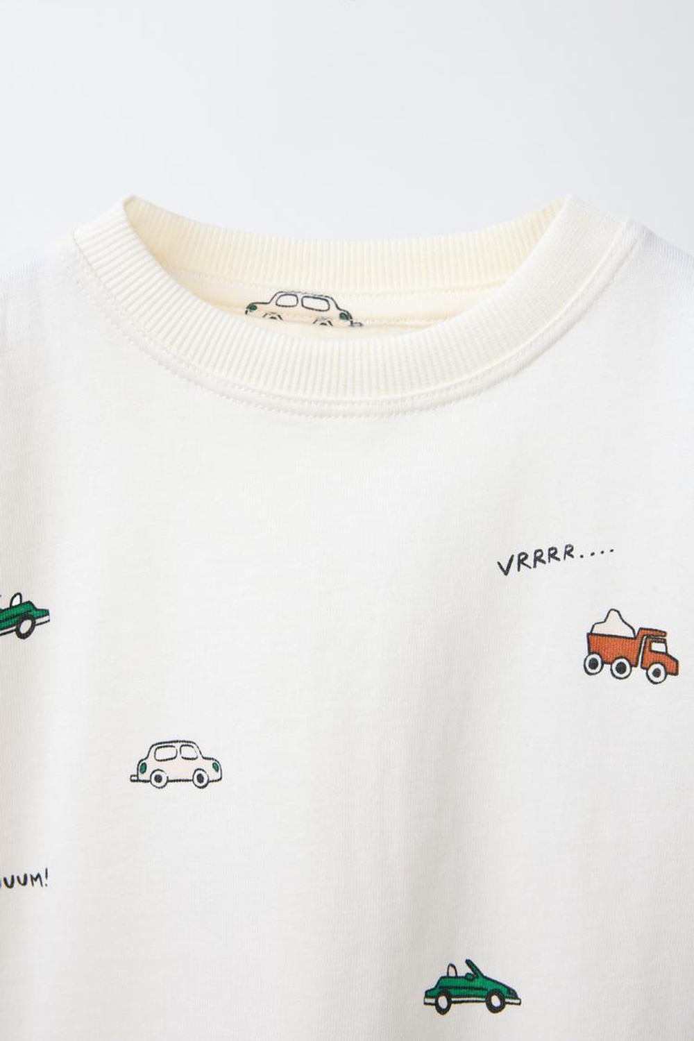 ZARA ФУТБОЛКА С ПРИНТОМ, ЭКРЮ