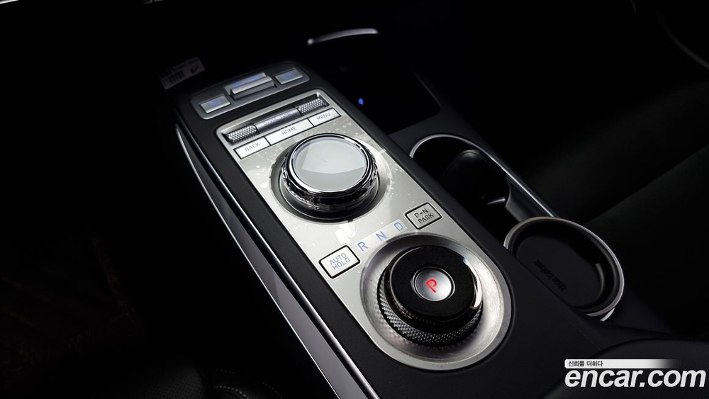 Genesis GV70 2.5T Бензин 2WD (07.2021)