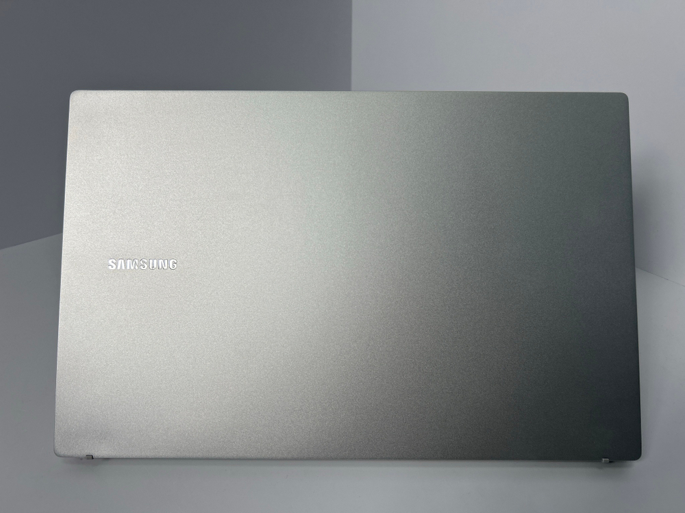 Ноутбук Samsung Galaxy book ( NP750XDA-KD2US) 15.6"/Intel Core i7 1165G7/RAM 16 GB/SSD 256 GB/Intel Iris Xe graphics/1920х1080/IPS/Windows 11/Подсветка кл-ры:LED/серебристый. Состояние: A2