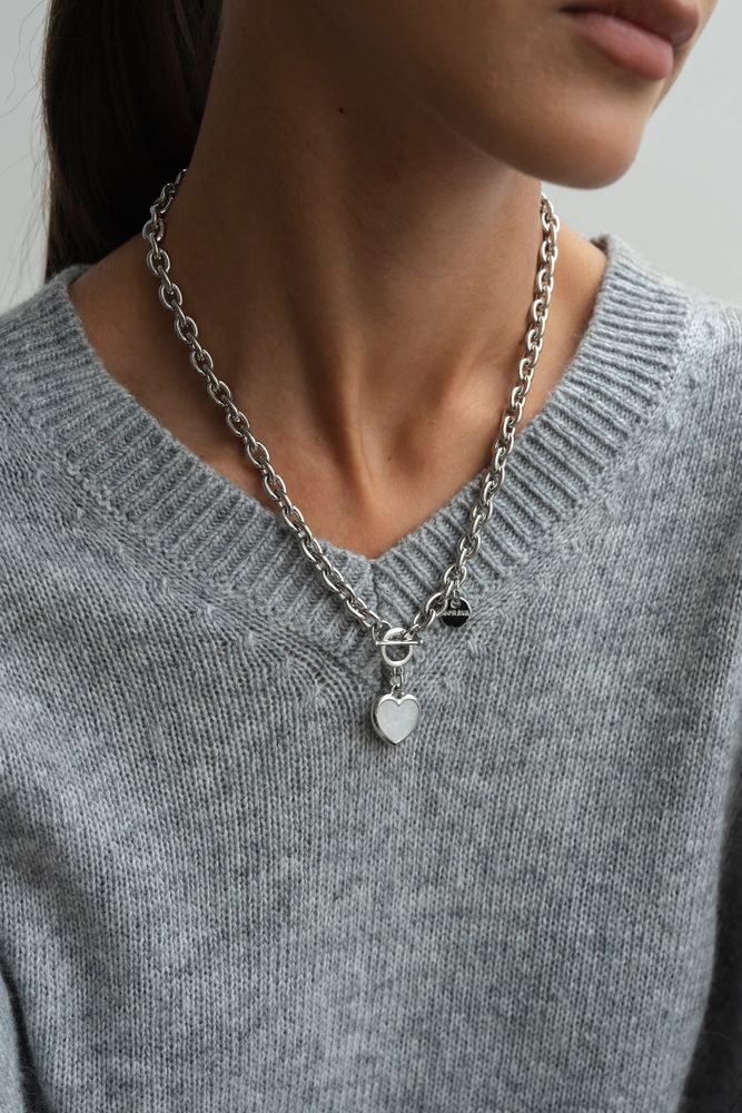 серебристый