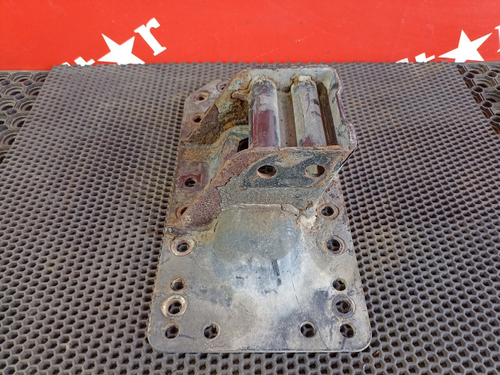 Кронштейн траверсы рамы левый