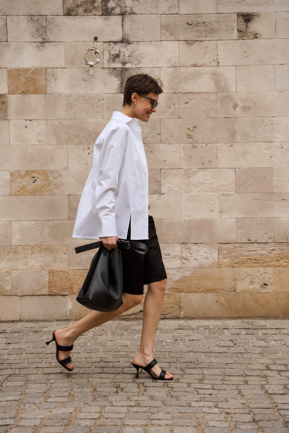 Бермуды из итальянской поливискозы черные