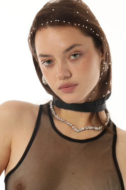 Чепчик с камнями