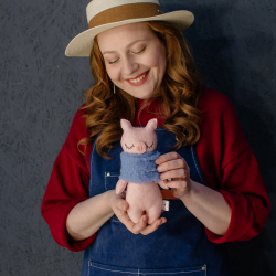 Игрушка ручной работы Хрюшка