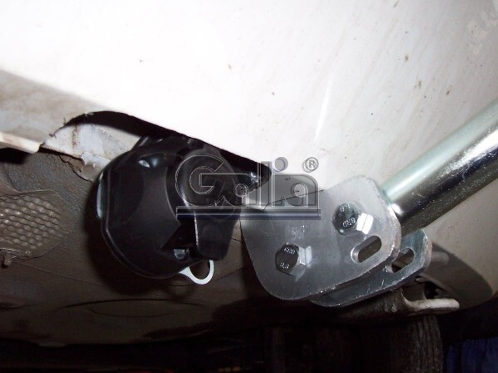Фаркоп оцинкованный Galia S081A для Skoda Fabia хетчбек 2000-2007, 2007-2014(паспорт и сертификат в комплекте)(без электрики)