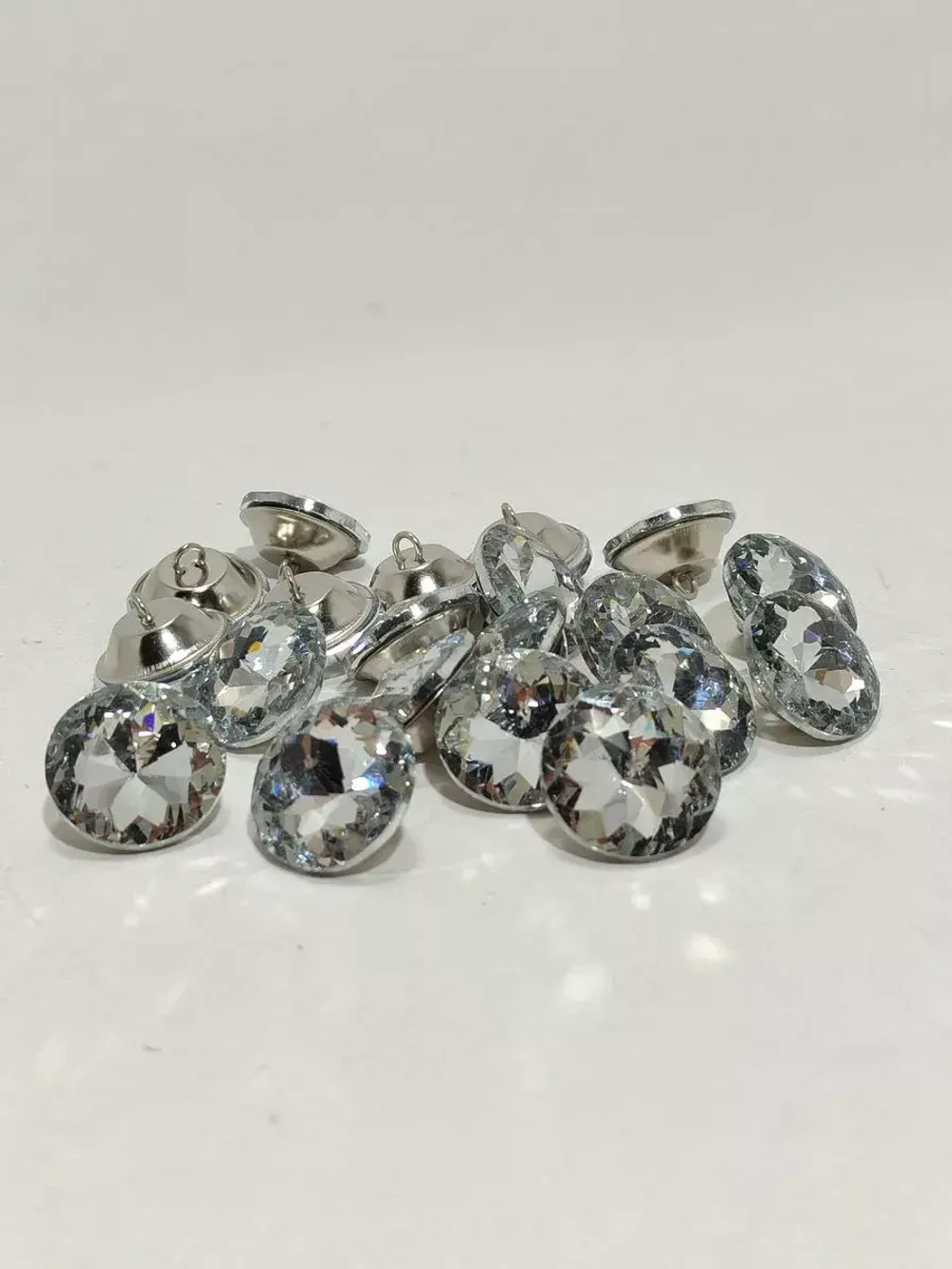 Кристаллы и стразы для мебели, рукоделия, декора