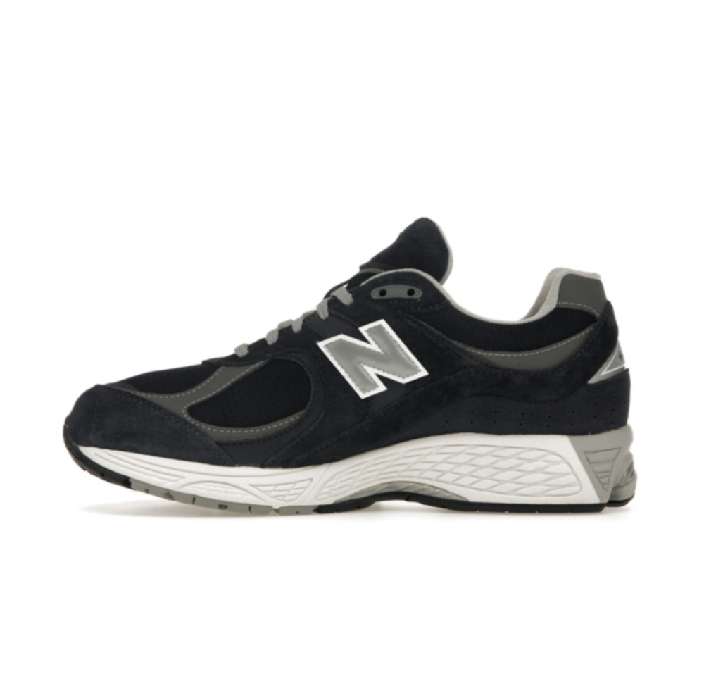 alt="New Balance 2002R GORE-TEX Eclipse M2002RXK темно-синий с GORE-TEX вид сбоку на белом фоне"